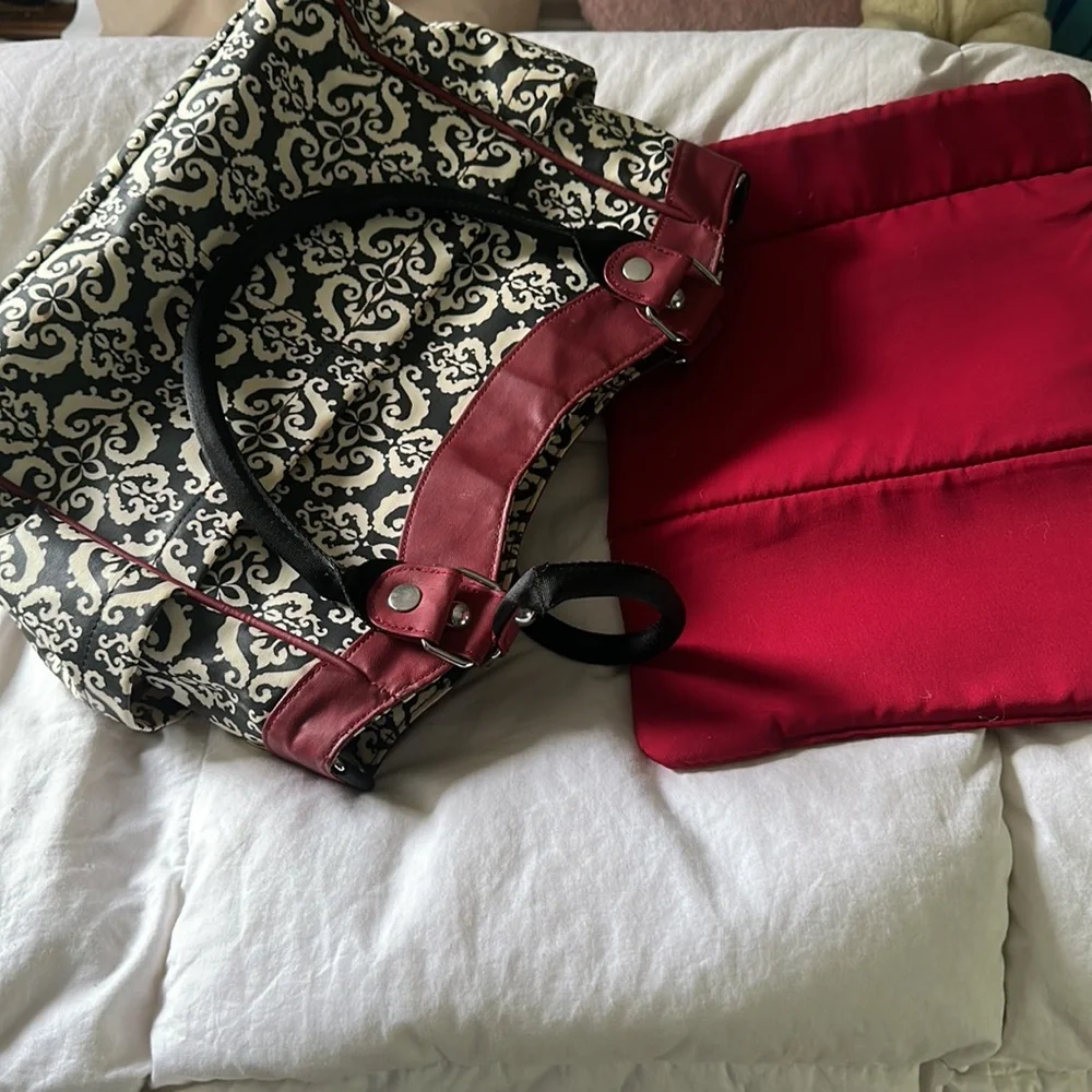 Petunia Pickle Bottom tote/diaper/mommy bag with front pockets, two back pockets